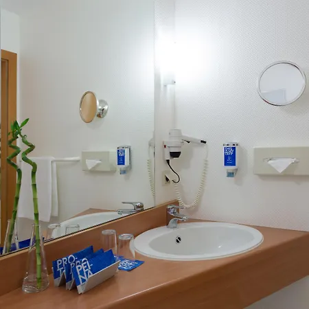 Courtyard By Marriott Отель