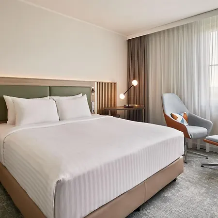 Отель Courtyard By Marriott 4*