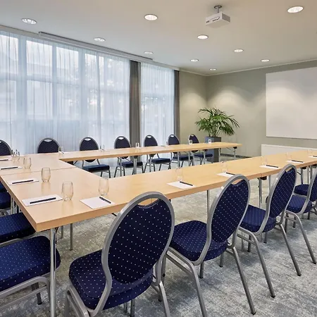 Отель Courtyard By Marriott 4*