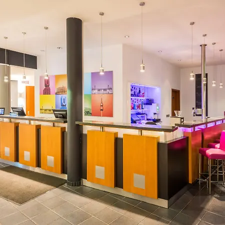 호텔 Courtyard By Marriott 4*