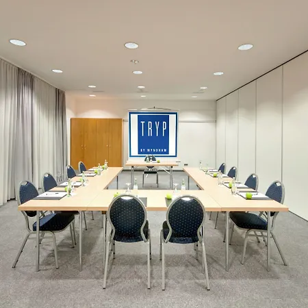 Courtyard By Marriott 호텔