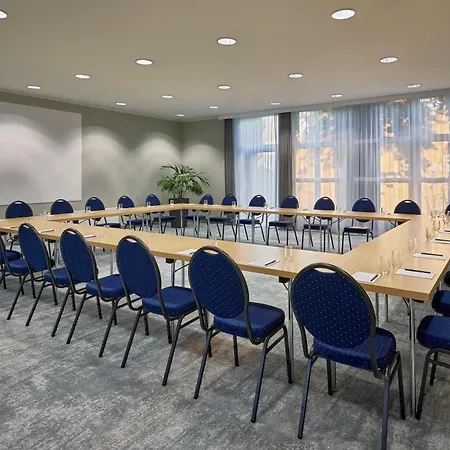 Courtyard By Marriott فندق