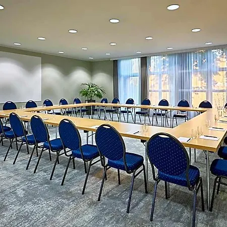 Courtyard By Marriott Hotel