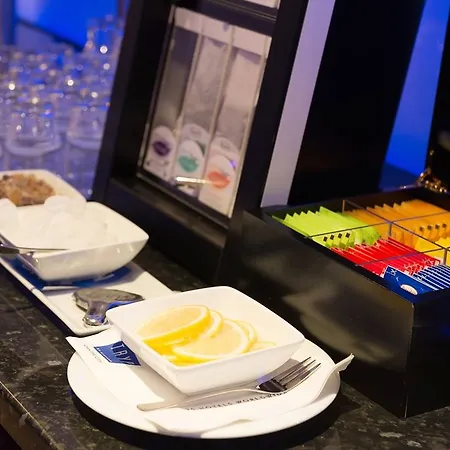 Отель Courtyard By Marriott 4*