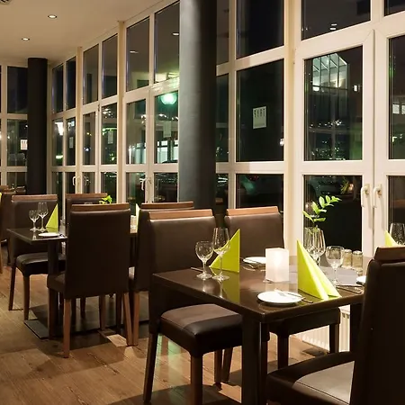 Courtyard By Marriott Hotell 4*