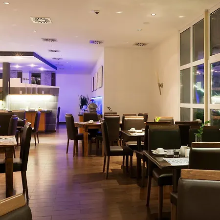 Courtyard By Marriott 호텔 4*