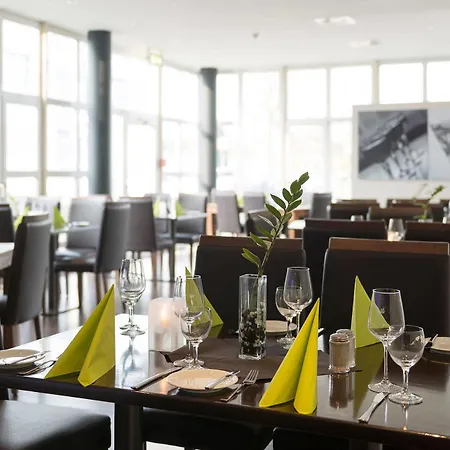 Отель Courtyard By Marriott
