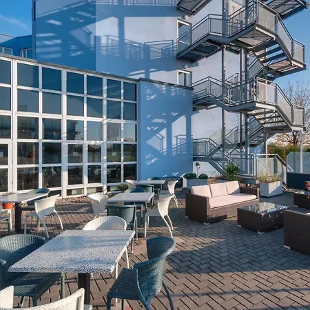 Courtyard By Marriott Отель