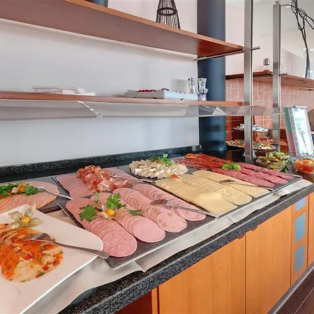 فندق Courtyard By Marriott 4*