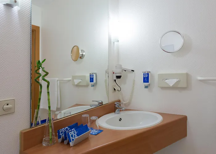 Courtyard By Marriott Hotel